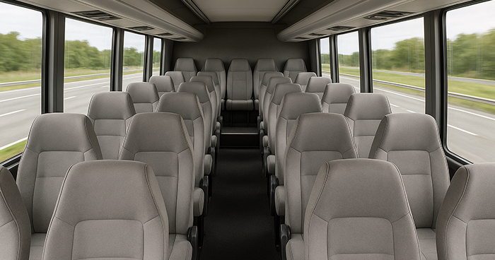 대규모 인원 수송에 최적화된 35인승 버스 실내 전경